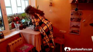 Mala na sebe teplú spodnú bielizeň a pančuchy tak som musel ju šukat tvrdo