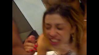 Umfazi zinika a pro-ushishino, kwaye umyeni wakho ufumana ubukele Umfazi zinika a pro-ushishino, kwaye umyeni wakho ufumana ubukele