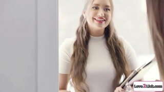 ���ድሚያ የታዘዘ seduces አንድ እና አንድ መጠቀም cunts እና convinces ደረጃ መገለጫዎ ጋር 3some.እሷ የሚሰጡዋቸውን ሰዎች blondes pussy እንደ እሷ busty የሚሰጡዋቸውን facesits የእሷ