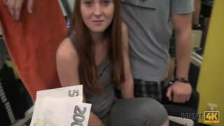 HUNT4K. الديوث النقدية يسمح للصياد تبا له GF فارغة في الصالة الرياضية