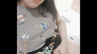 Sluty teen yn cofnodi fideo ar gyfer ei dad Sluty teen yn cofnodi fideo ar gyfer ei dad