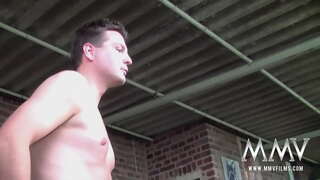 Crvenokosa zavodnik u rep Nicole S masira joj velike sise, sisa dva kretena i dobiti facialized u trojku